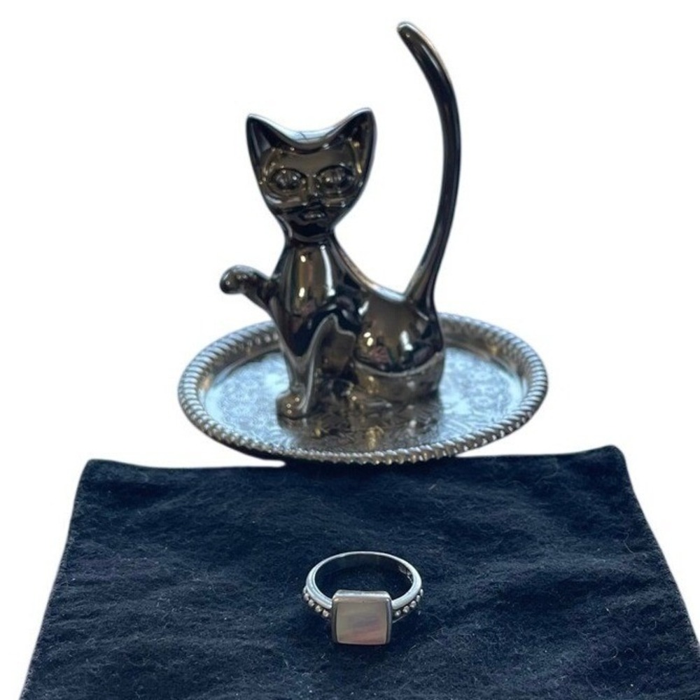 Sterling Silver Mother of Pearl Square Bead Ring 925 with Cat‎ Ring Holder
